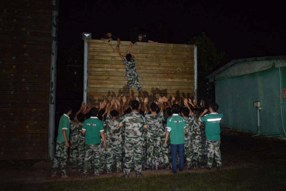 建秋冬季团队这样玩超带感！澳门新葡京解锁广州创意团